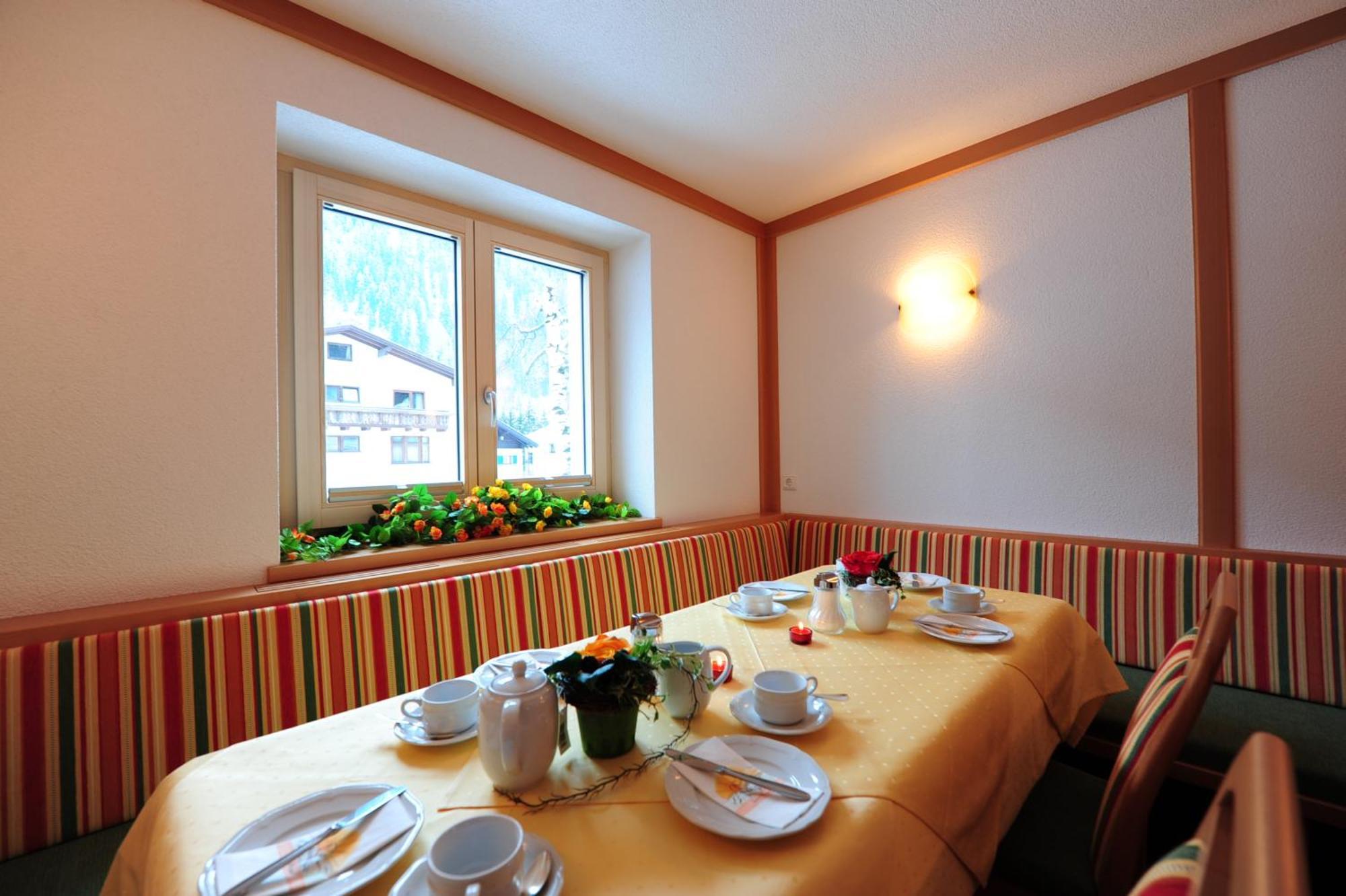 Haus Enzian Bed & Breakfast St. Anton am Arlberg Exterior foto